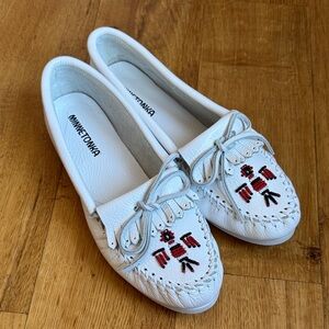 Minnetonka White Animikii Softsole Leather Moccasins